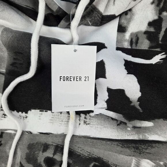 Forever 21 Mens L Graphic Hoodie NWT Photo Collage Streetwear Skater - Picture 3 of 10